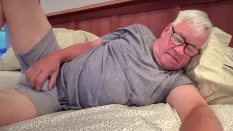 Snapshot of steve988279 chatting on 10.12.25 Steve online show from 10.12.25