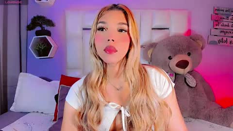 Steisee Reyes online show from 02.16.25