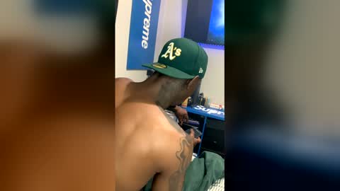 Snapshot of stillfvmous chatting on 03.29.26 Chocolate Stic online show from 03.29.26