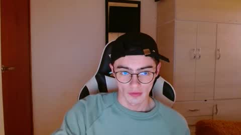 Snapshot of stiv_grant chatting on 01.18.25 stiv_grant online show from 01.18.25