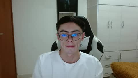 Snapshot of stiv_grant chatting on 01.26.25 stiv_grant online show from 01.26.25