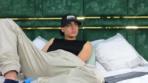 stivenbenet1 online show from 10.28.25