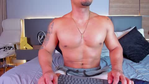 Snapshot of stone_lee_ chatting on 01.28.25 Stone Lee  online show from 01.28.25