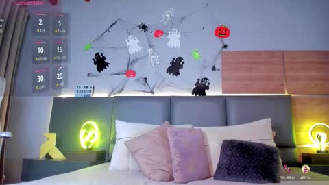 Stone Lee  online show from 10.26.25