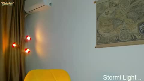 Snapshot of stormi_light chatting on 11.23.25 Stormi online show from 11.23.25