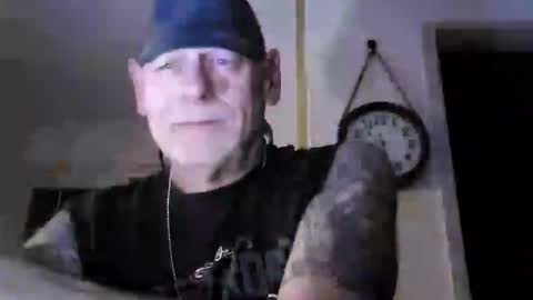 stormynorm14 online show from 10.18.25