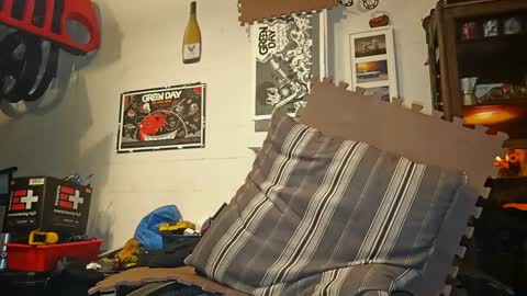 Str8 online show from 02.20.25