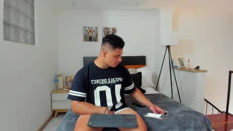 Snapshot of straight__friends chatting on 03.30.26 straight__friends online show from 03.30.26