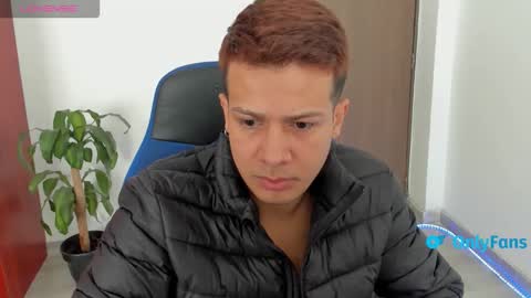 Snapshot of straight_boys_hornys chatting on 01.18.26 straight_boys_hornys online show from 01.18.26