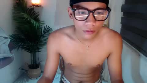 Snapshot of straight_moreno69 chatting on 05.28.26 James online show from 05.28.26