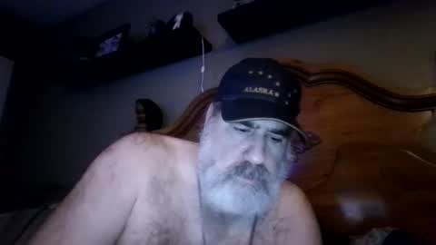 Snapshot of straightbear4you chatting on 05.20.26 Straightbear4you online show from 05.20.26