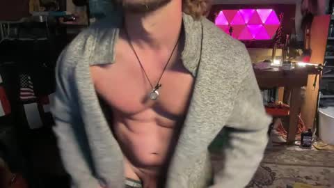 Snapshot of straightishd chatting on 04.14.26 Cowboy Zuhly online show from 04.14.26