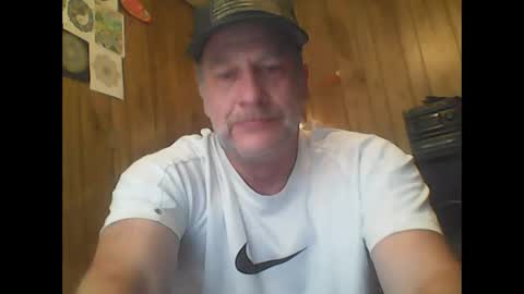 Snapshot of straightmaletouse chatting on 04.20.26 straightmaletouse online show from 04.20.26