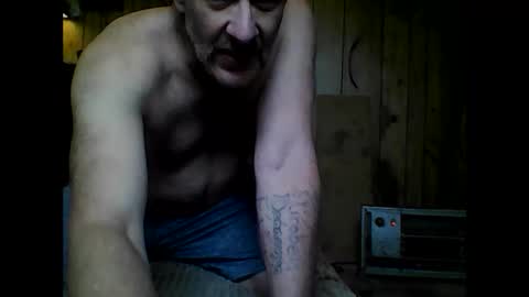 Snapshot of straightmaletouse chatting on 05.21.26 straightmaletouse online show from 05.21.26