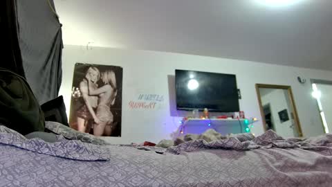 Snapshot of strangestslut chatting on 09.22.25 strangestslut online show from 09.22.25