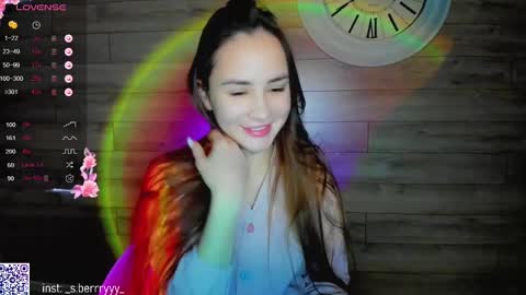 Snapshot of straw_juice chatting on 12.30.24 Laura online show from 12.30.24