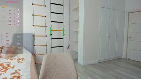 Snapshot of straw_juice chatting on 02.04.26 Laura online show from 02.04.26