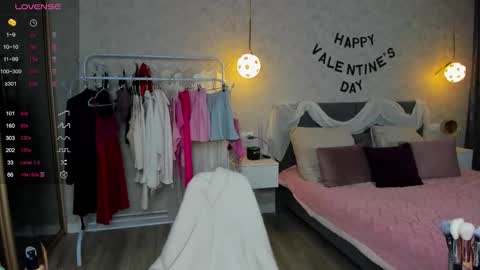 Snapshot of straw_juice chatting on 02.15.26 Laura online show from 02.15.26