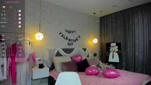 Snapshot of straw_juice chatting on 02.15.26 Laura online show from 02.15.26