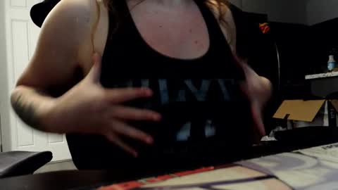 Snapshot of strawbabii chatting on 10.26.25 strawbabi online show from 10.26.25