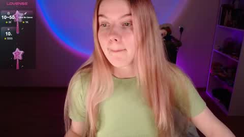 Snapshot of strawberry_juli chatting on 02.15.26 Juli online show from 02.15.26