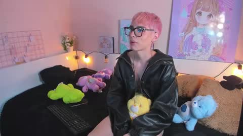 Snapshot of strawberry_kitty_ chatting on 10.31.25 strawberry_kitty_ online show from 10.31.25