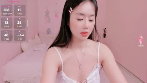 Snapshot of strawberry_loveee chatting on 09.23.25 strawberry_loveee online show from 09.23.25