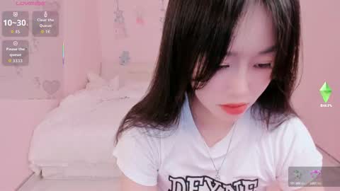 Snapshot of strawberry_loveee chatting on 09.27.25 strawberry_loveee online show from 09.27.25