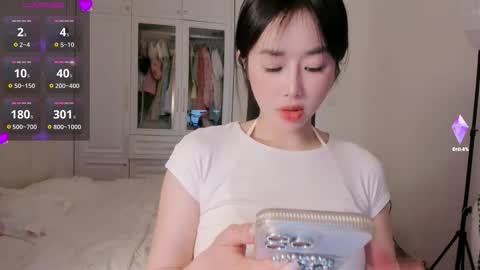 Snapshot of strawberry_loveee chatting on 10.29.25 strawberry_loveee online show from 10.29.25