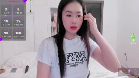 Snapshot of strawberry_loveee chatting on 10.31.25 strawberry_loveee online show from 10.31.25