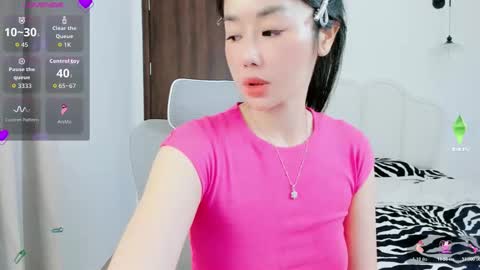Snapshot of strawberry_loveee chatting on 11.24.25 strawberry_loveee online show from 11.24.25