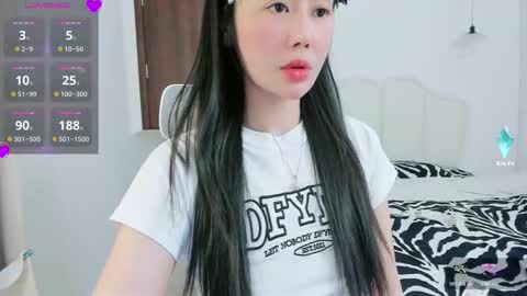 Snapshot of strawberry_loveee chatting on 11.29.25 strawberry_loveee online show from 11.29.25