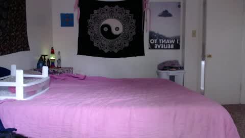 Strawberrylotsacake online show from 04.13.26