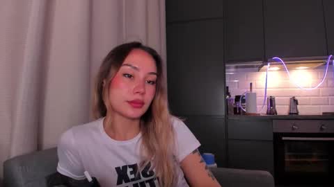 Snapshot of strawberrypie99 chatting on 11.13.25 Tati and Lola online show from 11.13.25