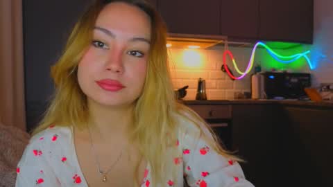 Snapshot of strawberrypie99 chatting on 03.01.26 Tati and Lola online show from 03.01.26