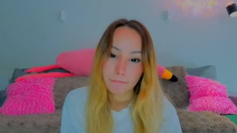 Snapshot of strawberrypie99 chatting on 05.14.26 Tati and Lola online show from 05.14.26