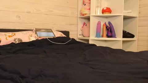 Snapshot of striphub chatting on 02.20.25 Jade online show from 02.20.25