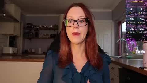 Amorina online show from 10.14.25