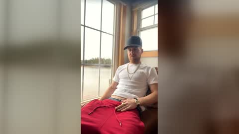 Snapshot of strokinbytheocean chatting on 03.31.26 strokinbytheocean online show from 03.31.26