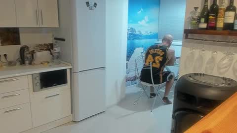 Strong Arni online show from 02.18.25