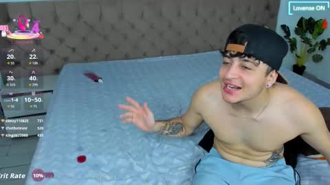 Snapshot of stroong_couple_ chatting on 11.30.25 Strong Couple online show from 11.30.25