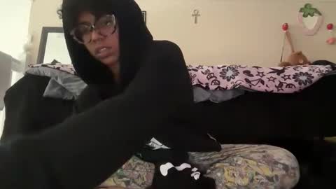 Snapshot of strrwberry chatting on 10.29.25 strrwberry online show from 10.29.25