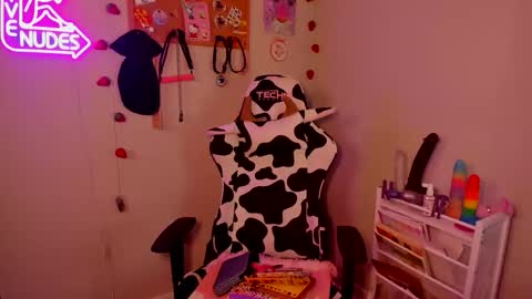 Snapshot of strwbby chatting on 02.01.26 Strwbby online show from 02.01.26