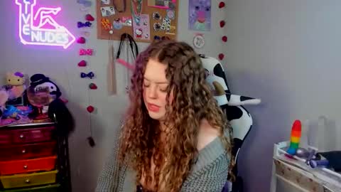 Snapshot of strwbby chatting on 02.11.26 Strwbby online show from 02.11.26