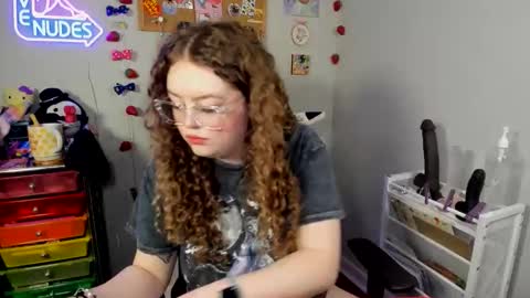 Snapshot of strwbby chatting on 02.17.26 Strwbby online show from 02.17.26