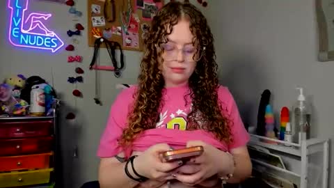 Snapshot of strwbby chatting on 05.13.26 Strwbby online show from 05.13.26