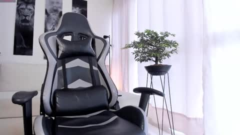 Snapshot of stud_samuel chatting on 11.05.25 Samuel online show from 11.05.25