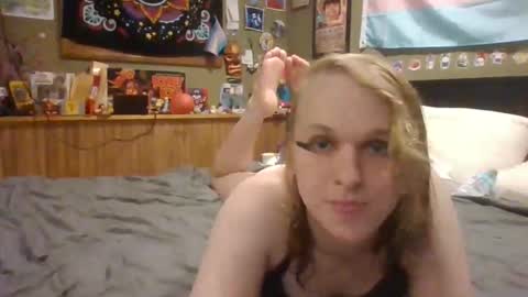 Snapshot of stupidslutjess chatting on 05.22.26 stupidslutjess online show from 05.22.26