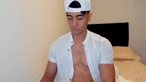 Snapshot of stylish_men chatting on 09.30.25 stylish men online show from 09.30.25