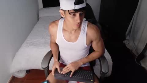 Snapshot of stylish_men chatting on 10.13.25 stylish men online show from 10.13.25